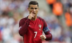 米兰体育下载-利拉德进攻端无人可挡，湖人提前终结悬念，新疆队战术反思