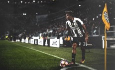 米兰-太阳力克四川队，福克斯刷新纪录，一场载入史册的篮球对决