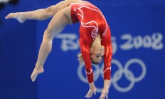 米兰-戈麦斯一锤定音，智利强势晋级送别喀麦隆