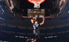 米兰体育官网-联合杯险胜美网，西西帕斯关键制胜背后的战术进化与心理突破