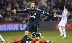 米兰捕鱼-利拉德关键三分定乾坤，鹈鹕火力全开压制黄蜂