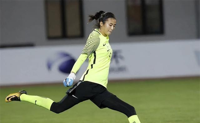 包含捷克女足实力碾压，势不可挡晋级决赛的词条