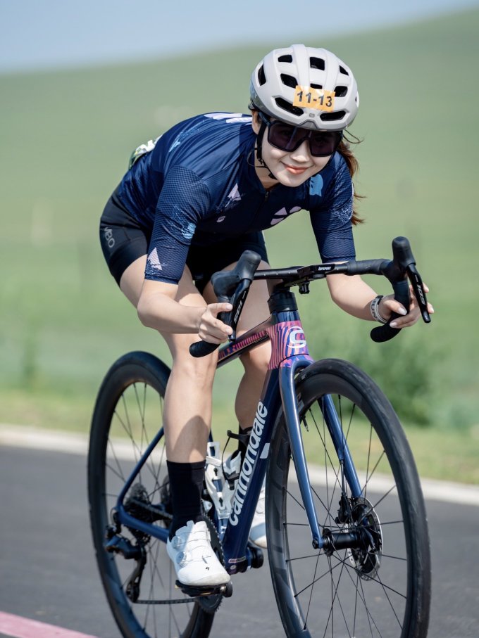 自行车赛场：骑行风尘，奔波努力的简单介绍