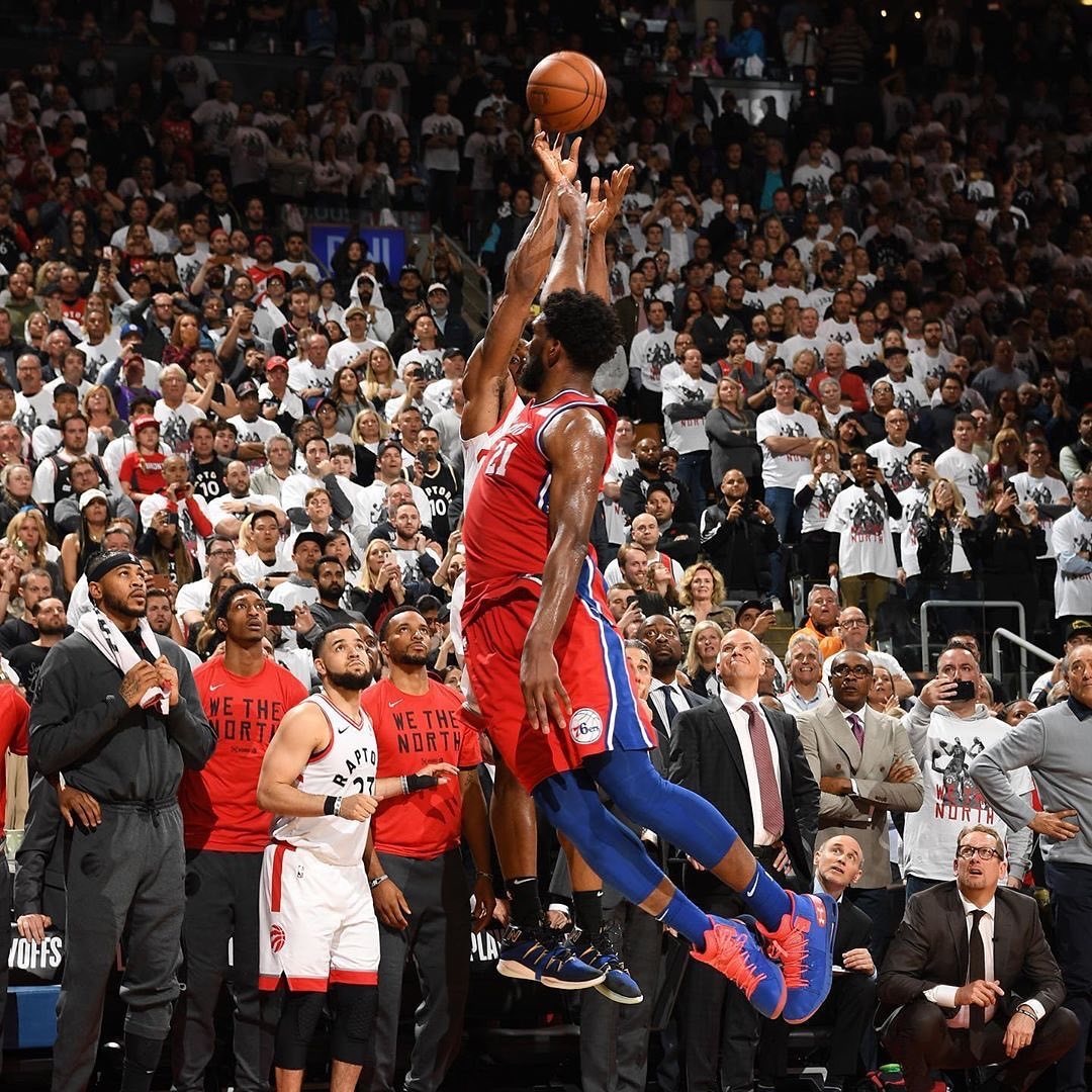 76人鏖战猛龙，伦纳德惊艳四座的简单介绍