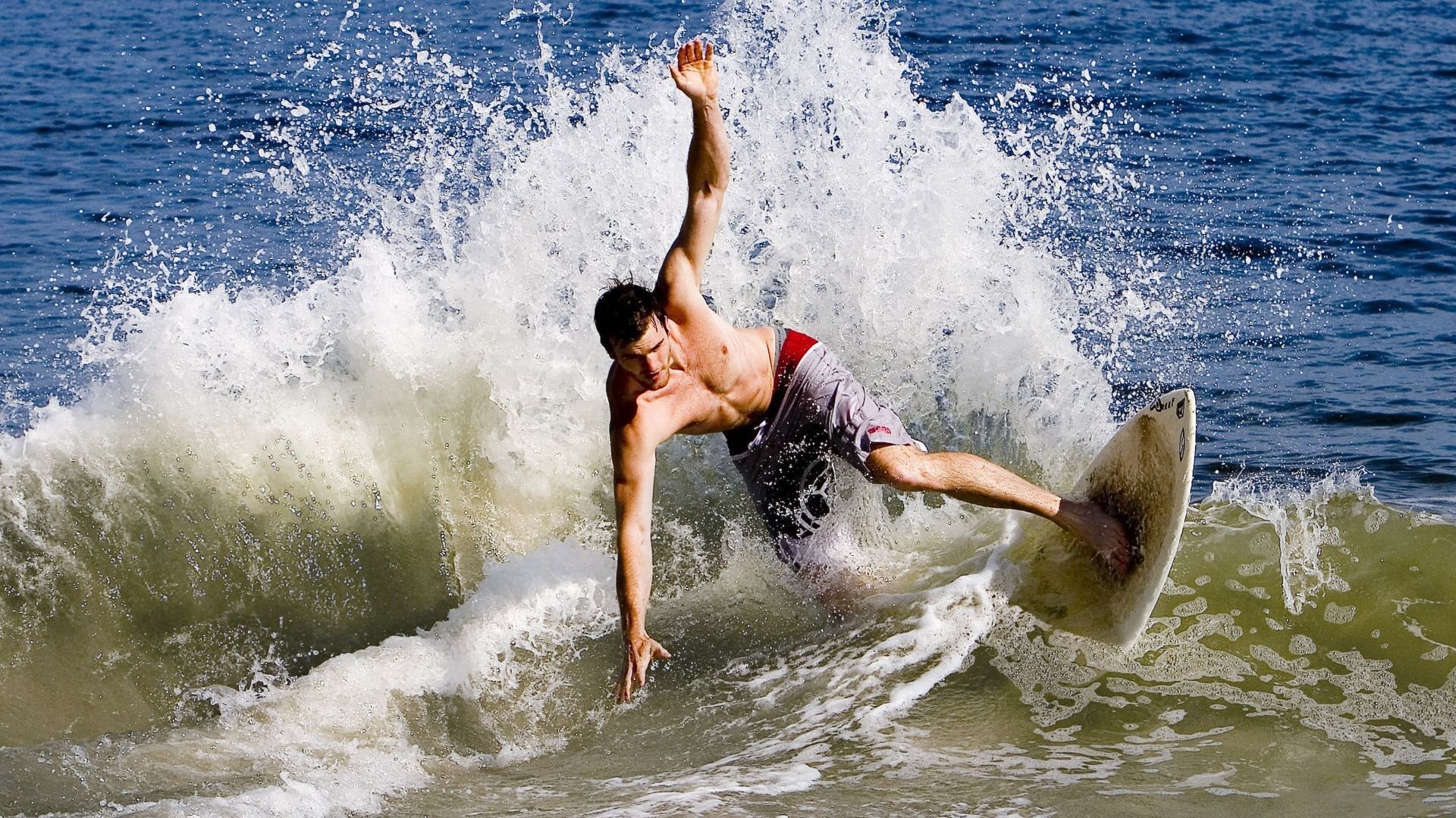 魔术收割76人,哈利伯顿在F1赛道上的年度争冠接管术