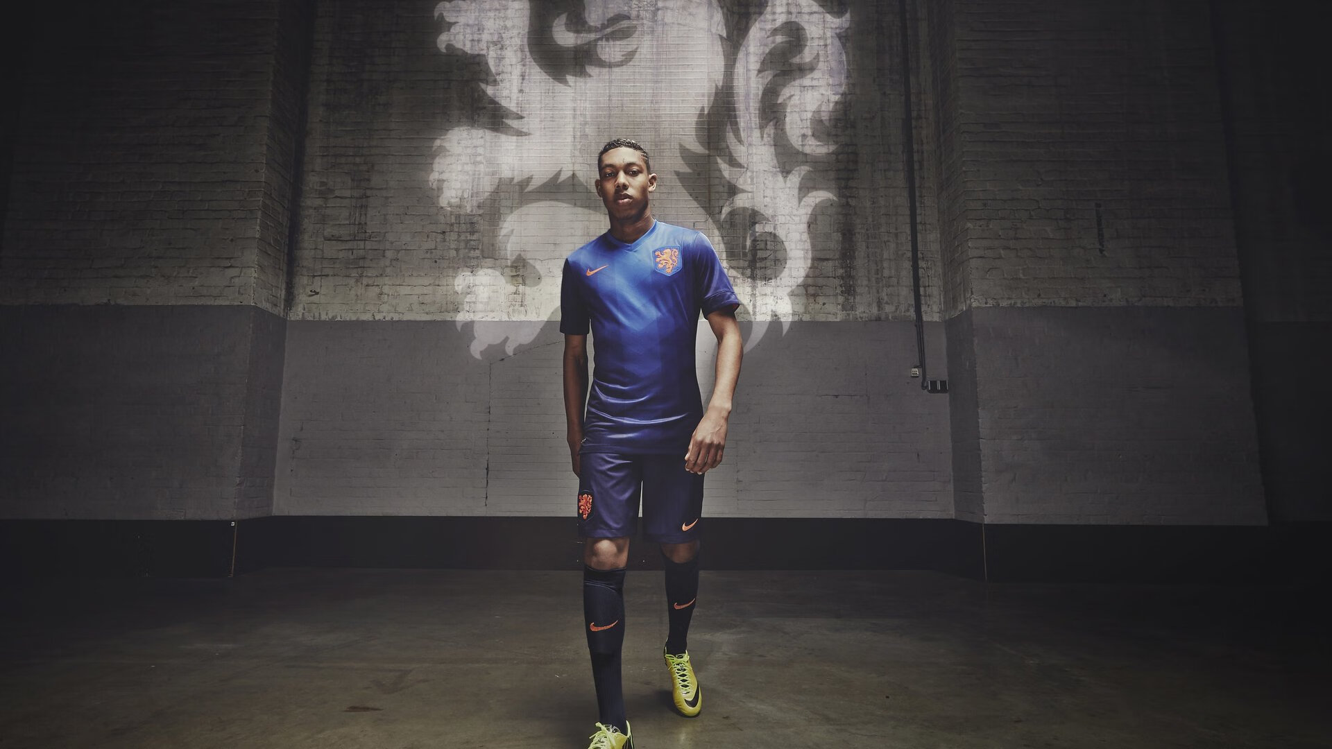 当绿衫军遇上东方巨龙，福克斯的火焰能否点燃跨洋对决？